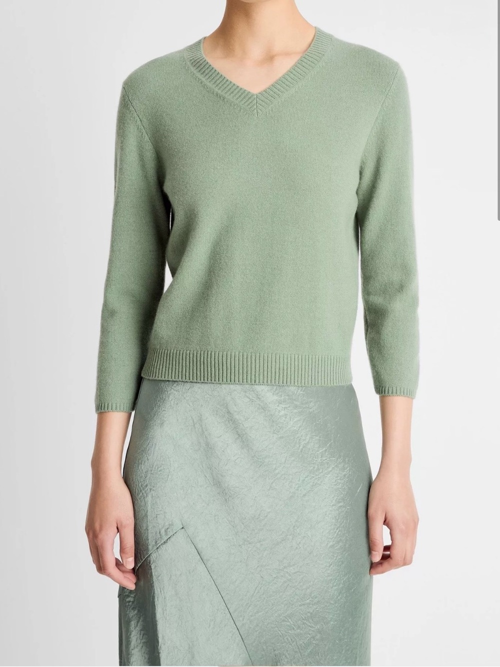 Vince Wool and Cashmere Blend V-Neck 3/4 Sleeves Sweater Green size S